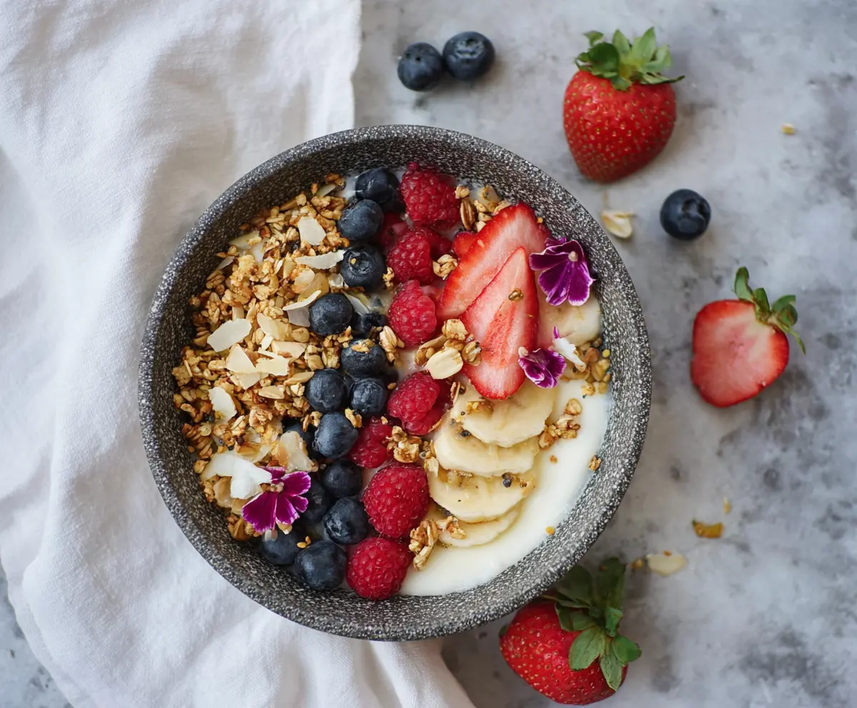 Healthy protein yogurt bowl with fresh berries and nuts for a nutritious breakfast.