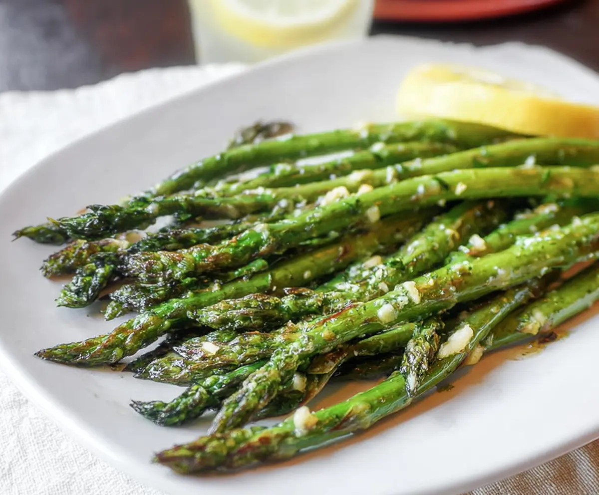 Delicious garlic butter asparagus recipe featuring tender asparagus spears coated in flavorful garlic butter sauce.